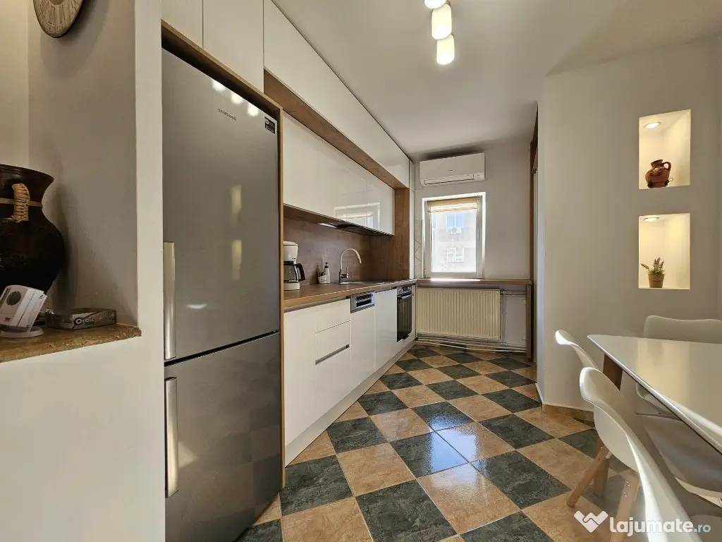 Apartament 3 camere,2 bai, 2 balcoane ,zona Neptun - Ion Creanga 