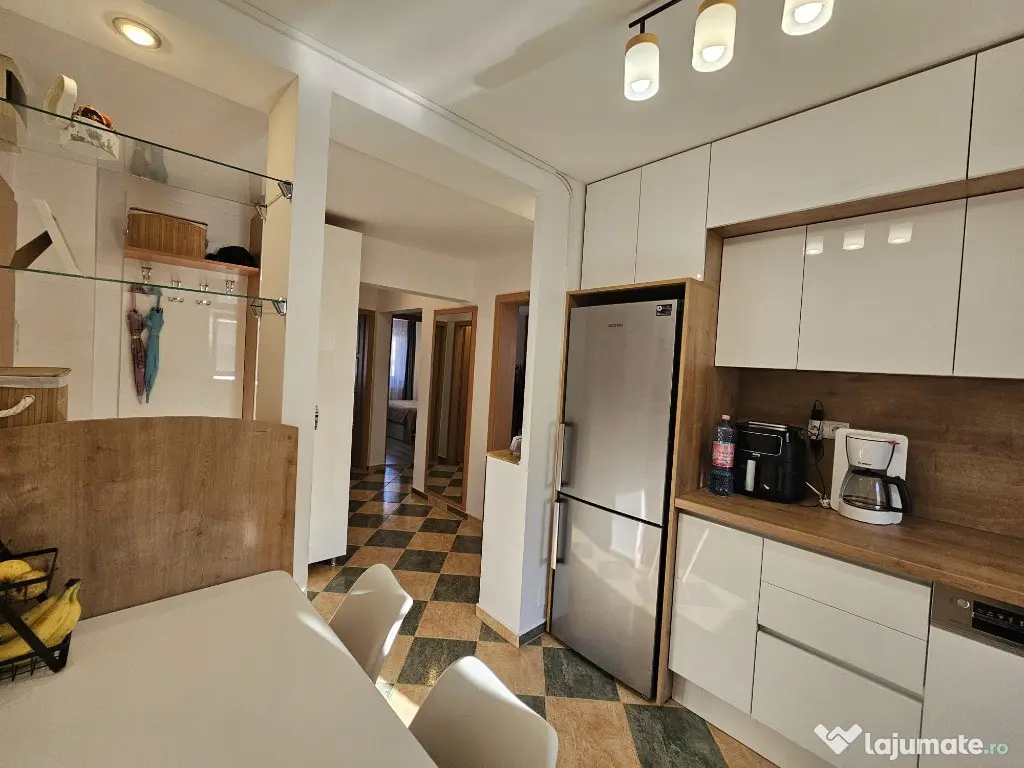 Apartament 3 camere,2 bai, 2 balcoane ,zona Neptun - Ion Creanga 