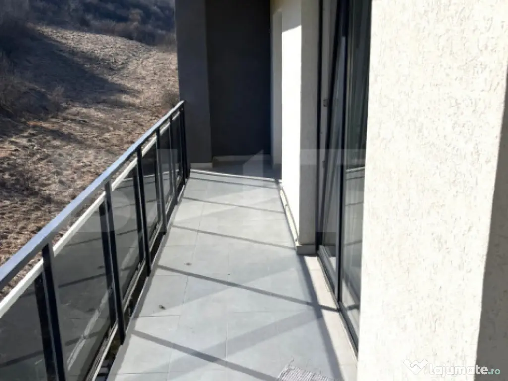 Apartament modern, 50 mp, parcare, balcon, zona Teilor 