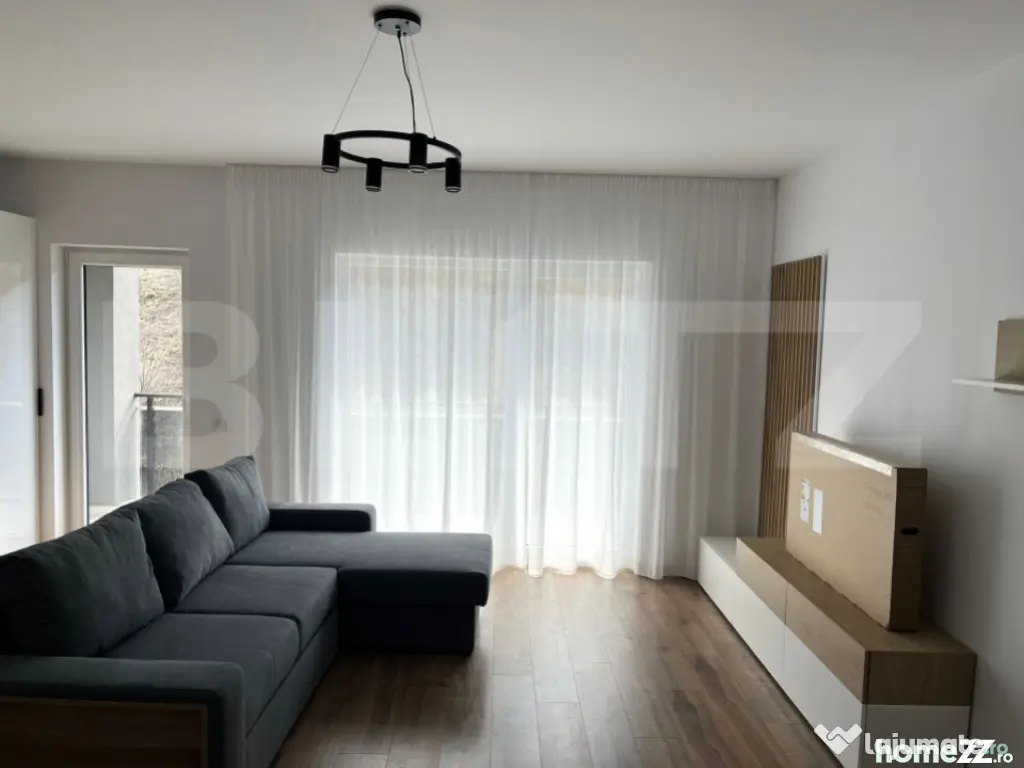 Apartament modern, 50 mp, parcare, balcon, zona Teilor