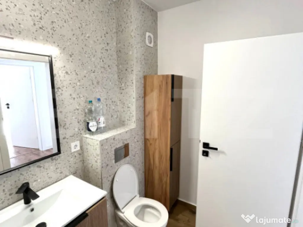 Apartament modern, 50 mp, parcare, balcon, zona Teilor 