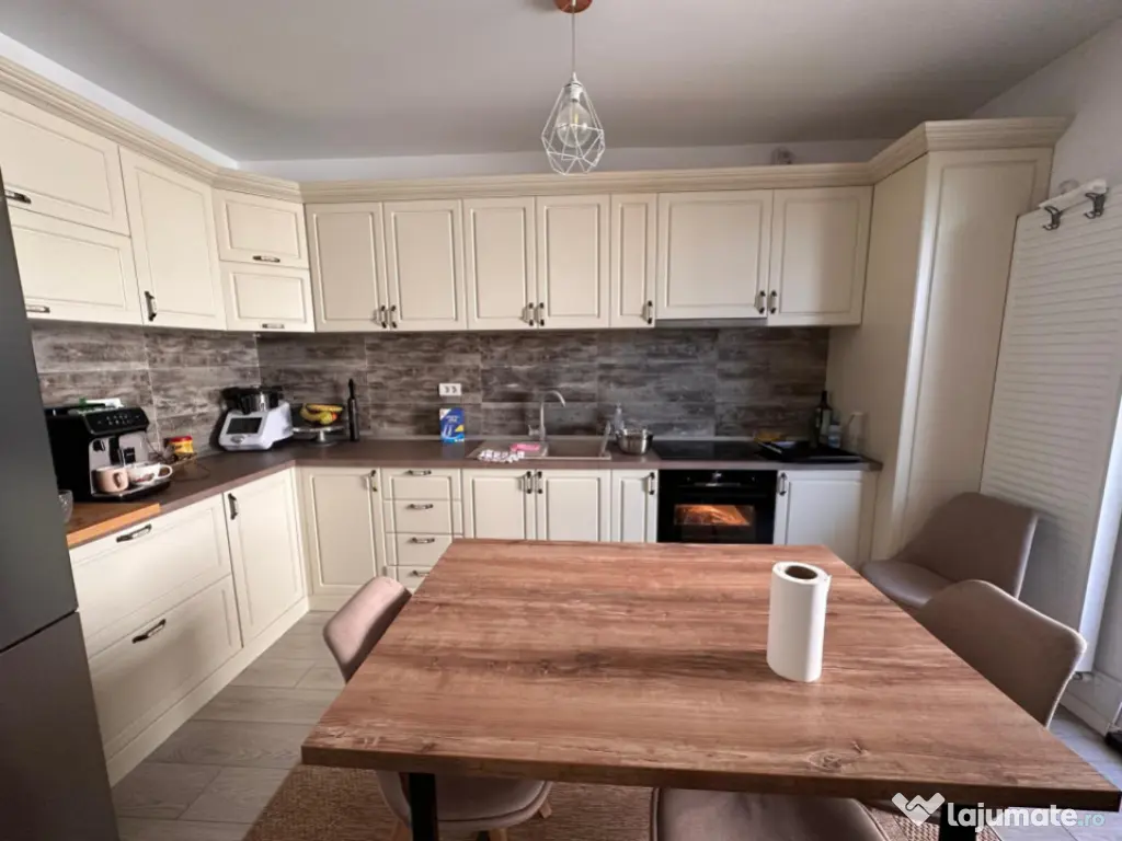 Apartament 3 camere ultrafinisat, 90 mp, zona Primo – Comp 