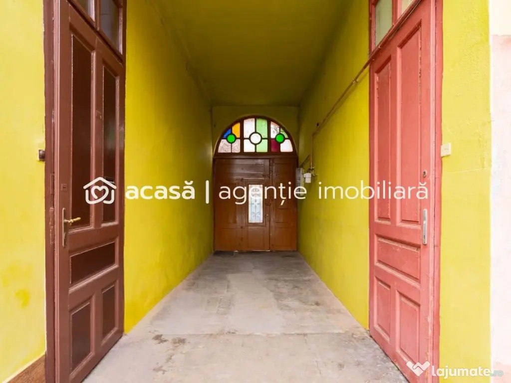 Apartament ultracentral Arad – 468 mp teren propriu, ga... 