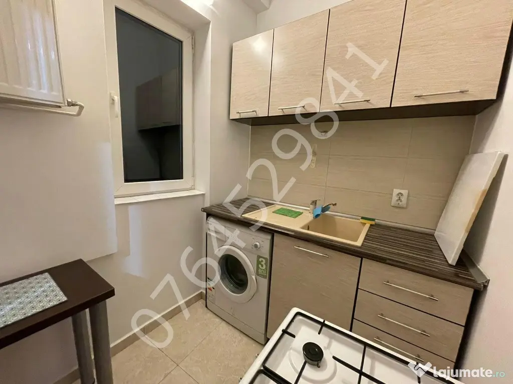 Garsoniera dubla,Universitate,langa Grand hotel si statia de metrou 