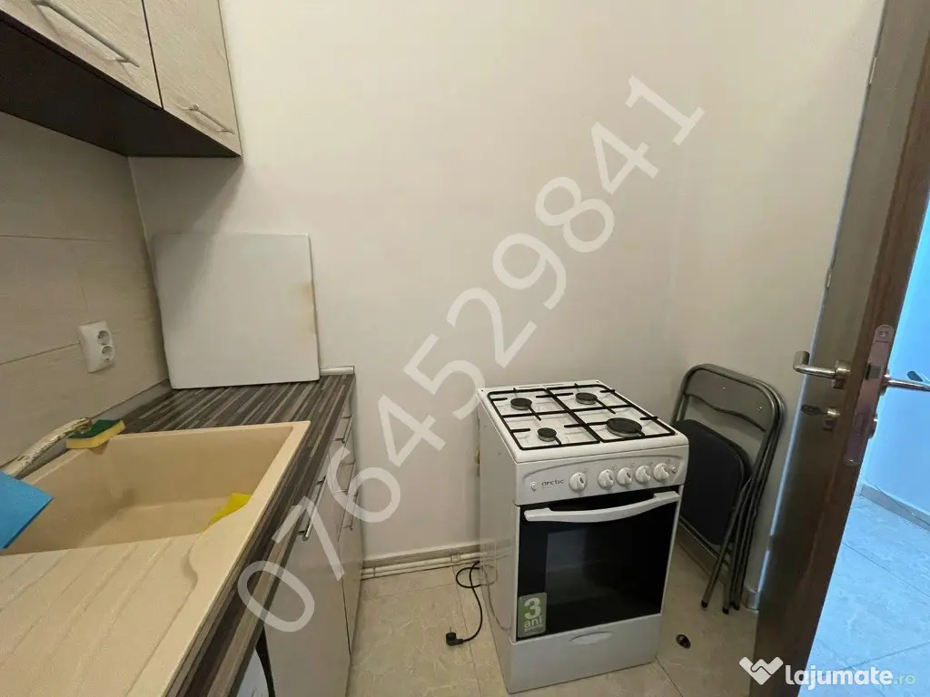 Garsoniera dubla,Universitate,langa Grand hotel si statia de metrou 