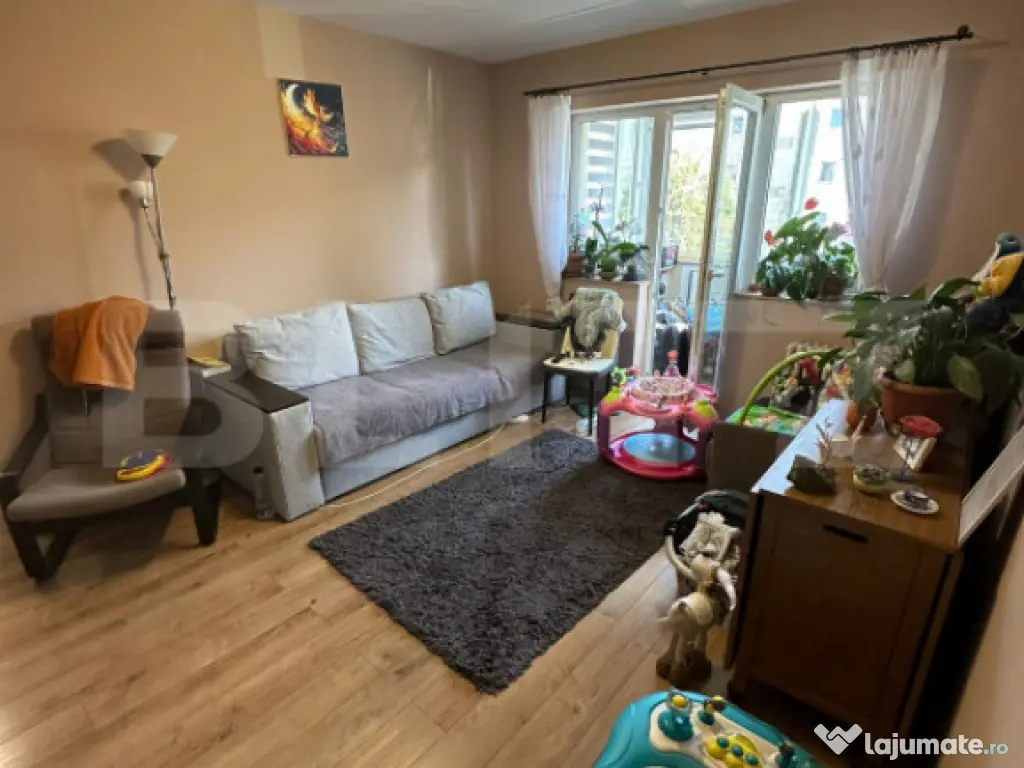 Apartament cu 4 camere, renovat 2024, centrală nouă, boxă 