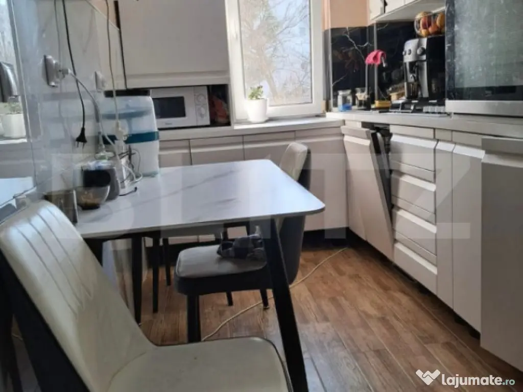 Apartament cu 4 camere, renovat 2024, centrală nouă, boxă 