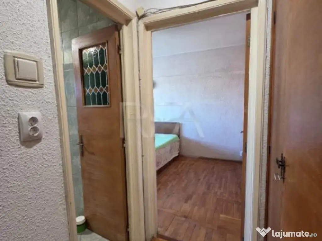 2 camere Unirii decomandat, parcare, an 1993, metrou, 63 mp 