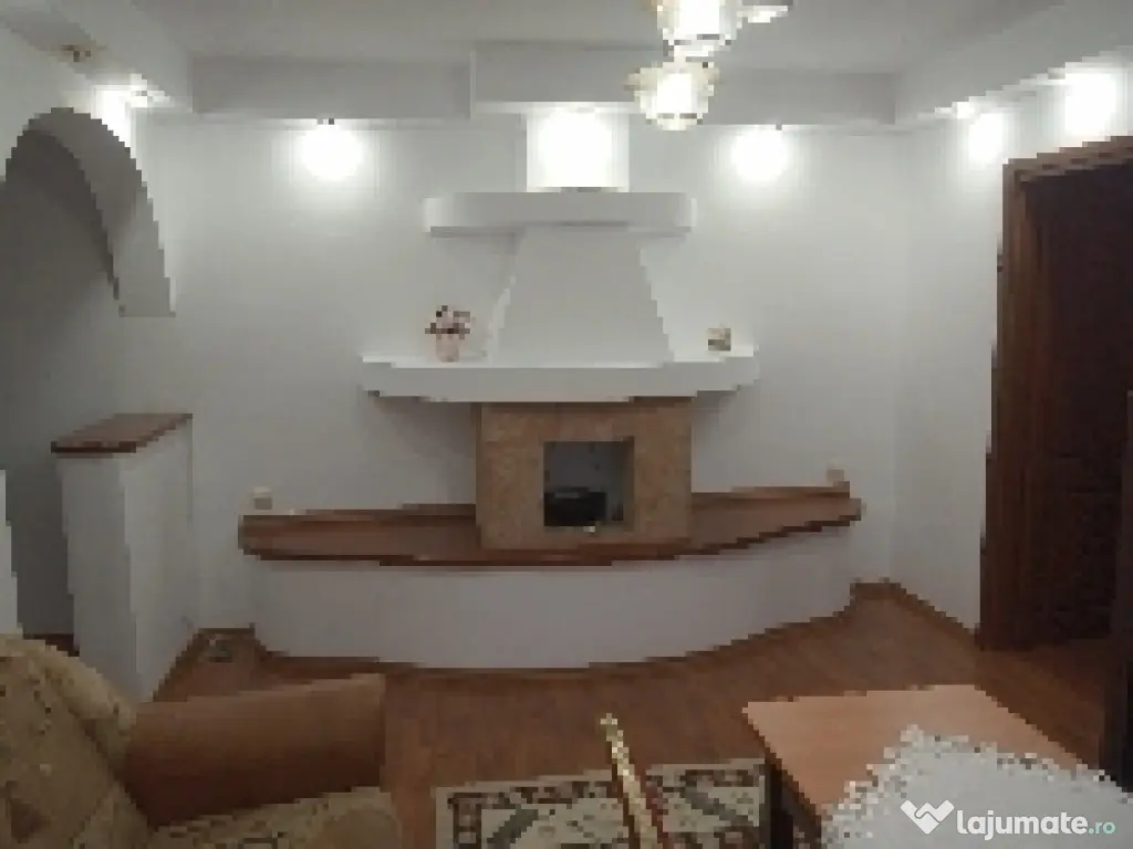 Închiriez apartament cu 2 (doua) camere semidecomandat central 