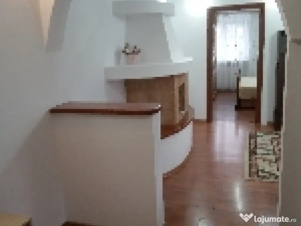 Închiriez apartament cu 2 (doua) camere semidecomandat central 