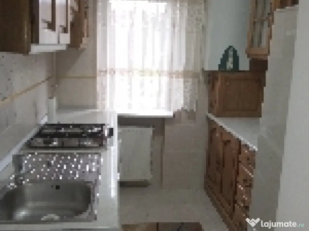 Închiriez apartament cu 2 (doua) camere semidecomandat central 