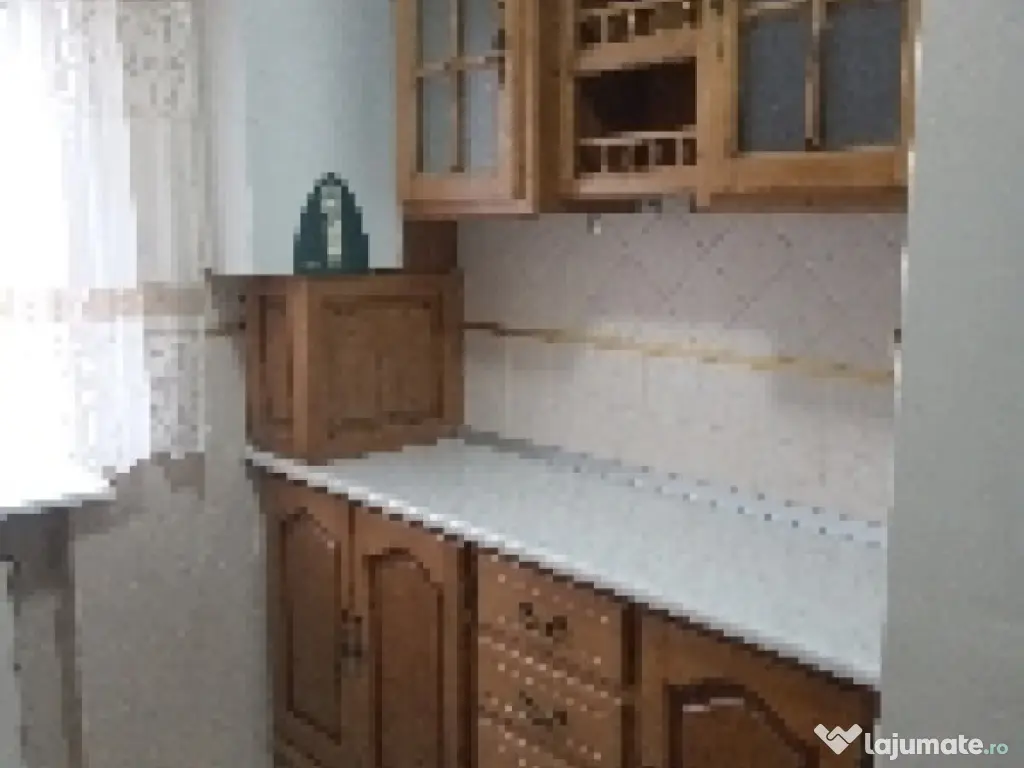 Închiriez apartament cu 2 (doua) camere semidecomandat central 