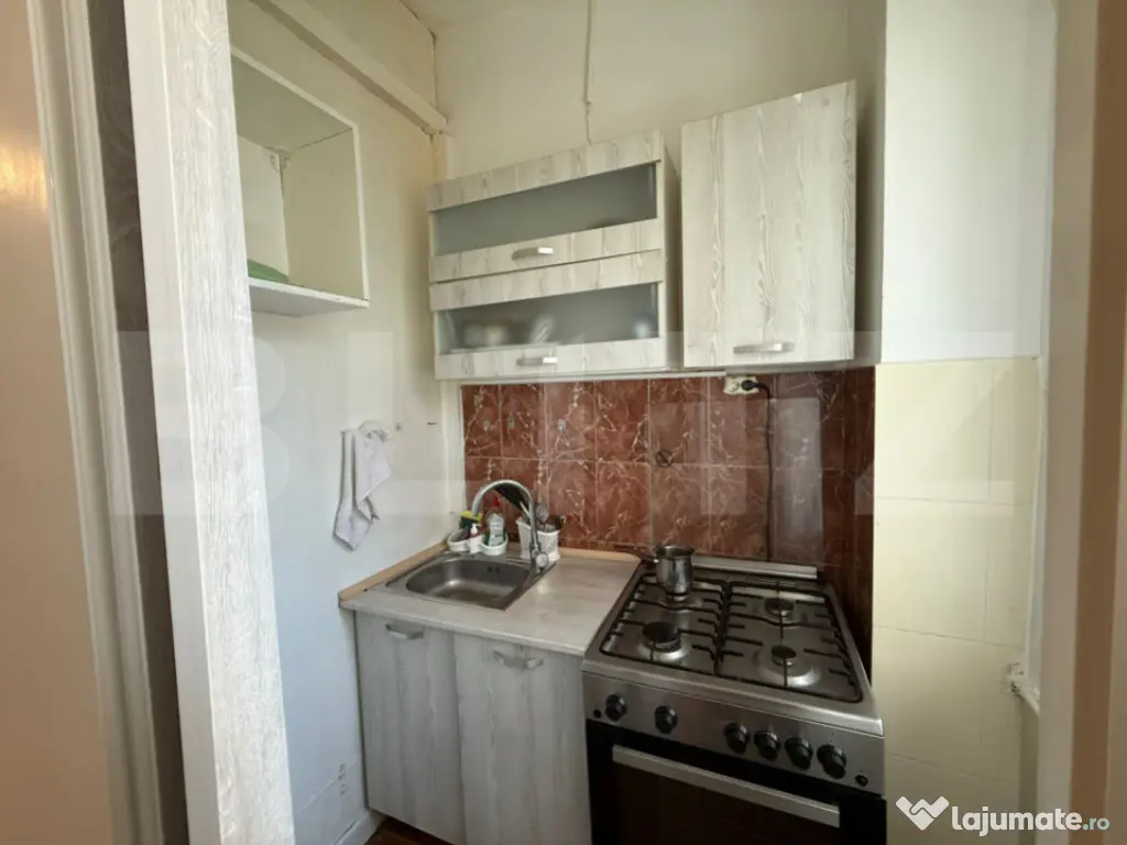 Garsonieră de închiriat – complet mobilată și utilată 