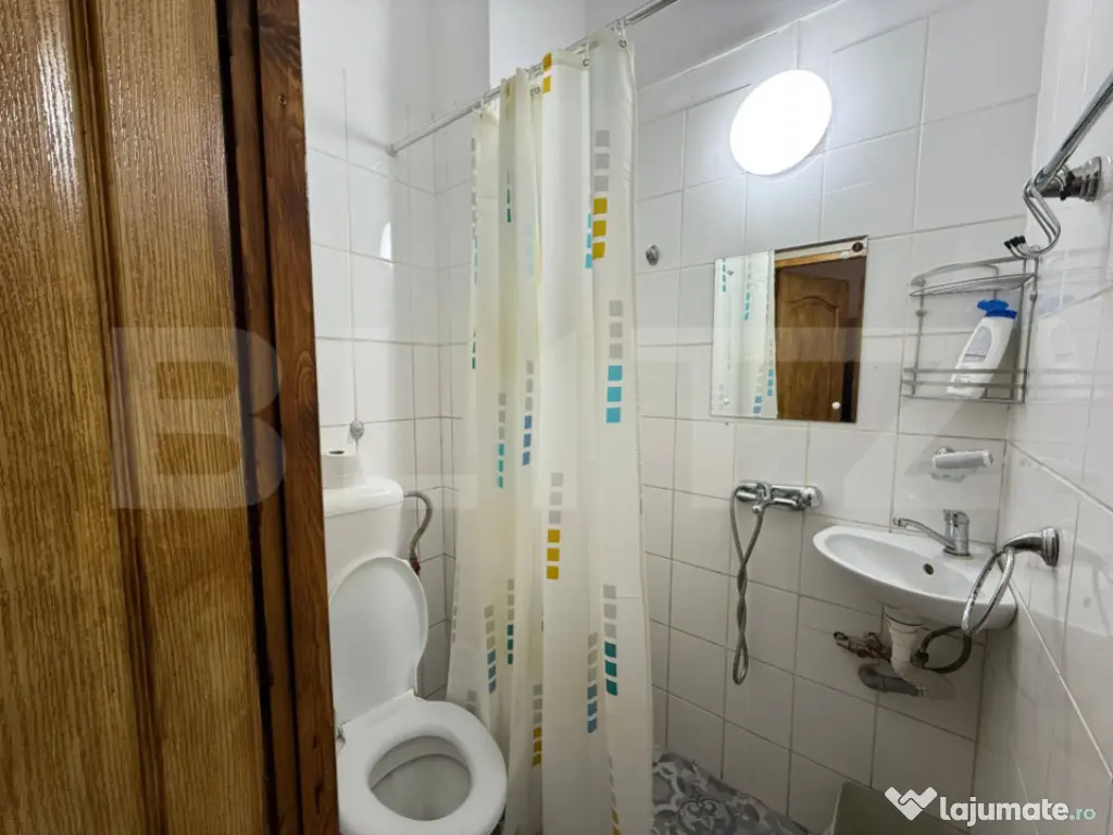 Garsonieră de închiriat – complet mobilată și utilată 