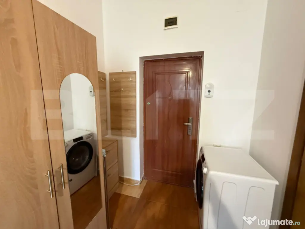 Garsonieră de închiriat – complet mobilată și utilată 