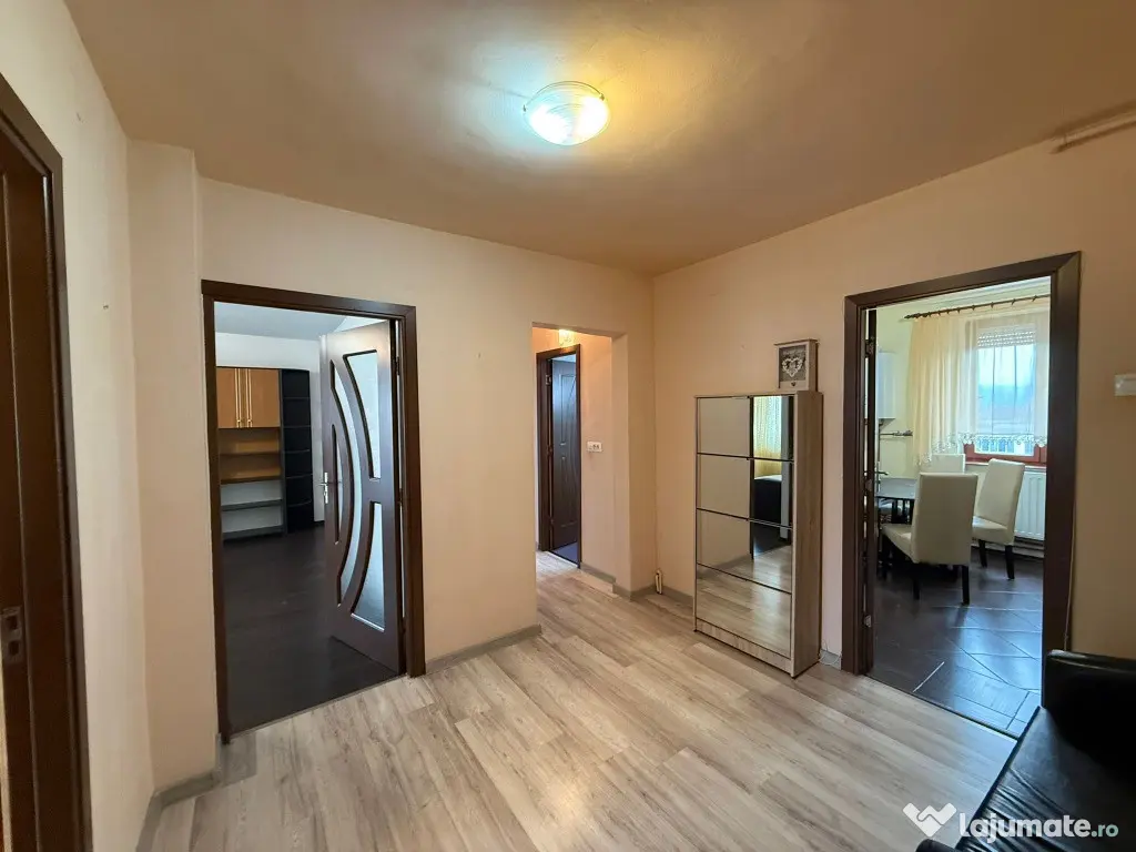 Apartament 3 camere, decomandat, zona Progresul 