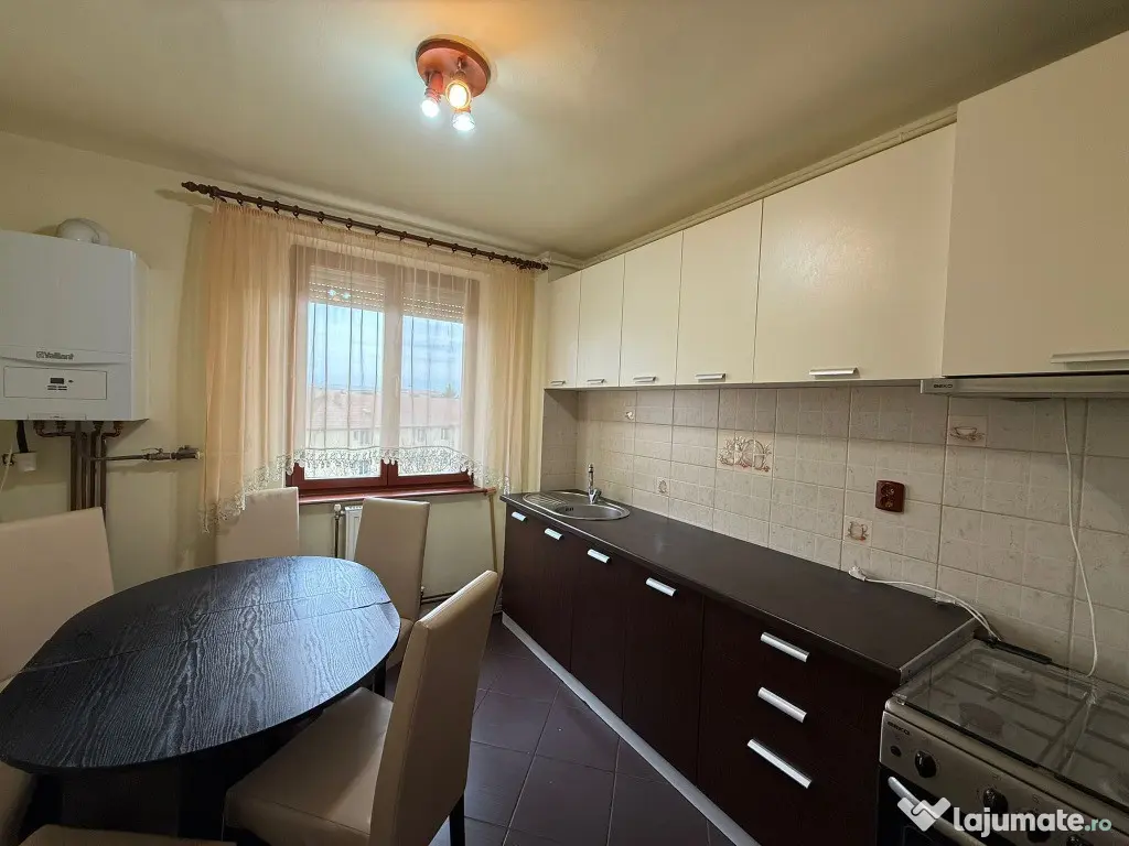 Apartament 3 camere, decomandat, zona Progresul 