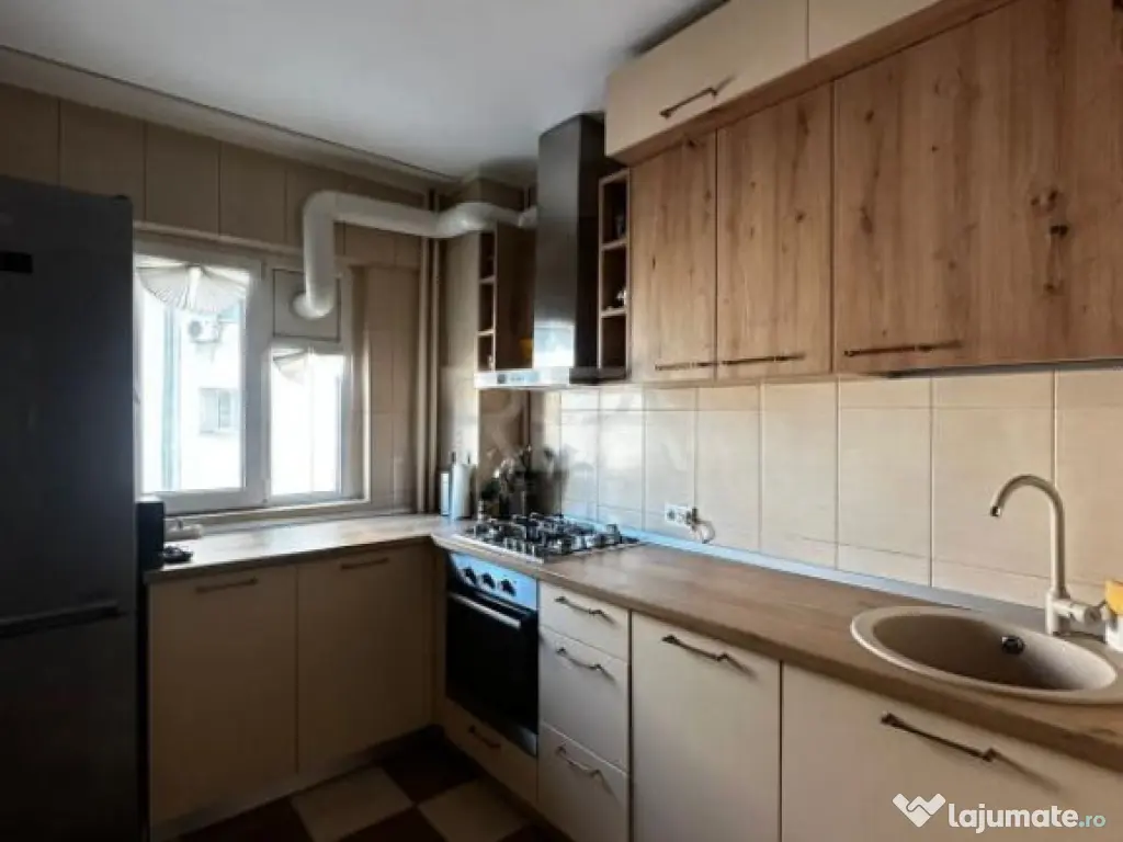 4 camere Dristor decomandat,inst. schimb.,et. 5,an 1987, met 