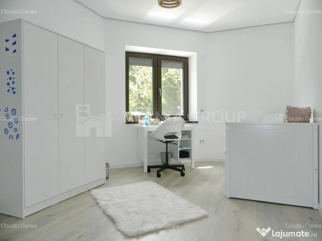 Apartament superb de 4 camere, curte proprie, zona Bartol... 