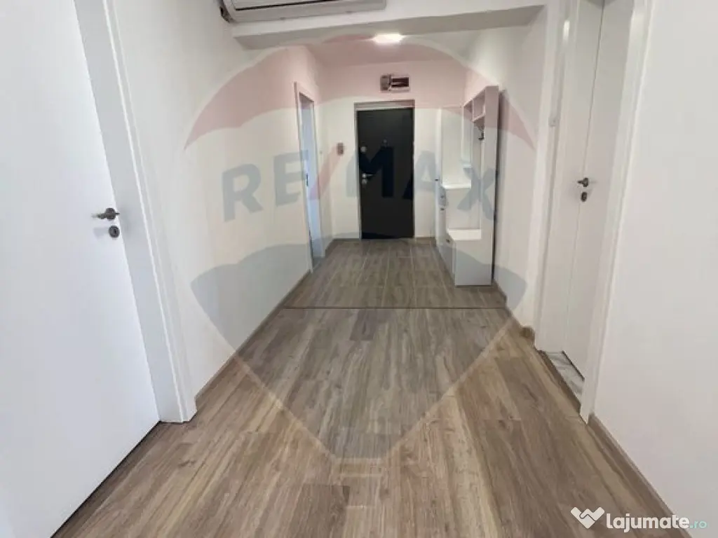 Apartament cu 4 camere de închiriat în zona Polivalenta 