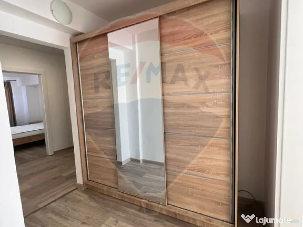 Apartament cu 4 camere de închiriat în zona Polivalenta 