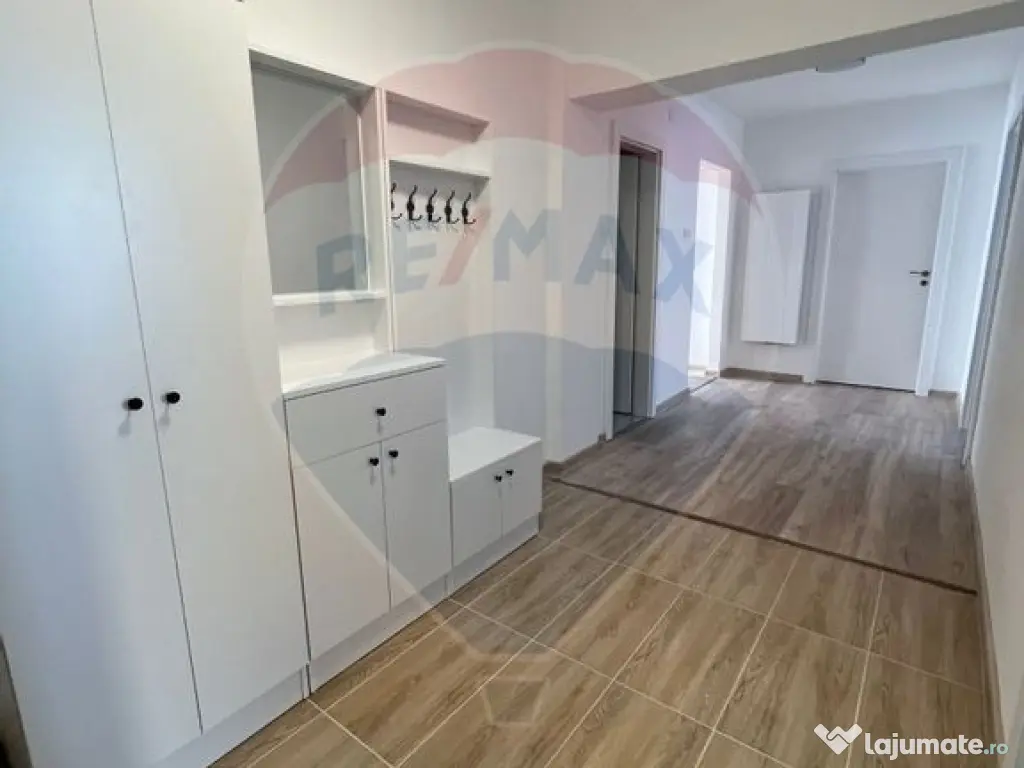 Apartament cu 4 camere de închiriat în zona Polivalenta 