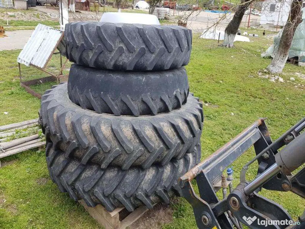 Tractor si plug reversibil