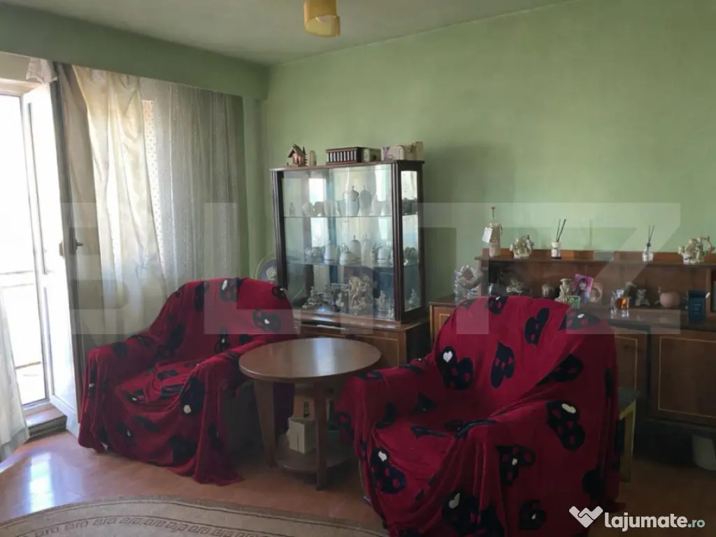 Apartament spatios cu 4 camere, 80 mp, etaj 2, Turda