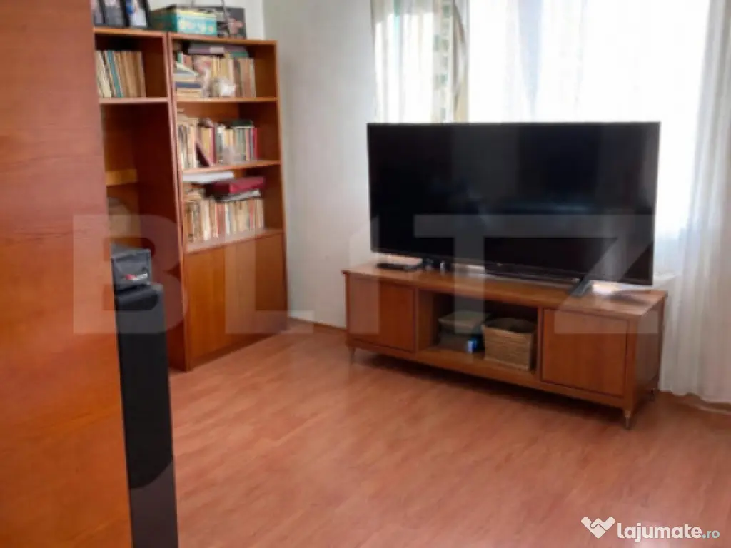 Apartament spatios cu 4 camere, 80 mp, etaj 2, Turda