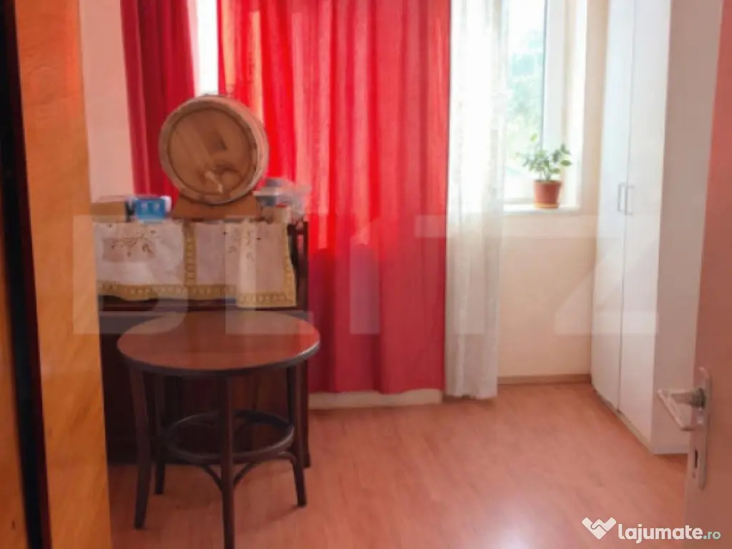 Apartament spatios cu 4 camere, 80 mp, etaj 2, Turda