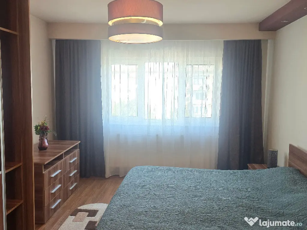 Inchiriez apartament cu 3 camere decomandat, Deva, Imp. Traia, mobilat 