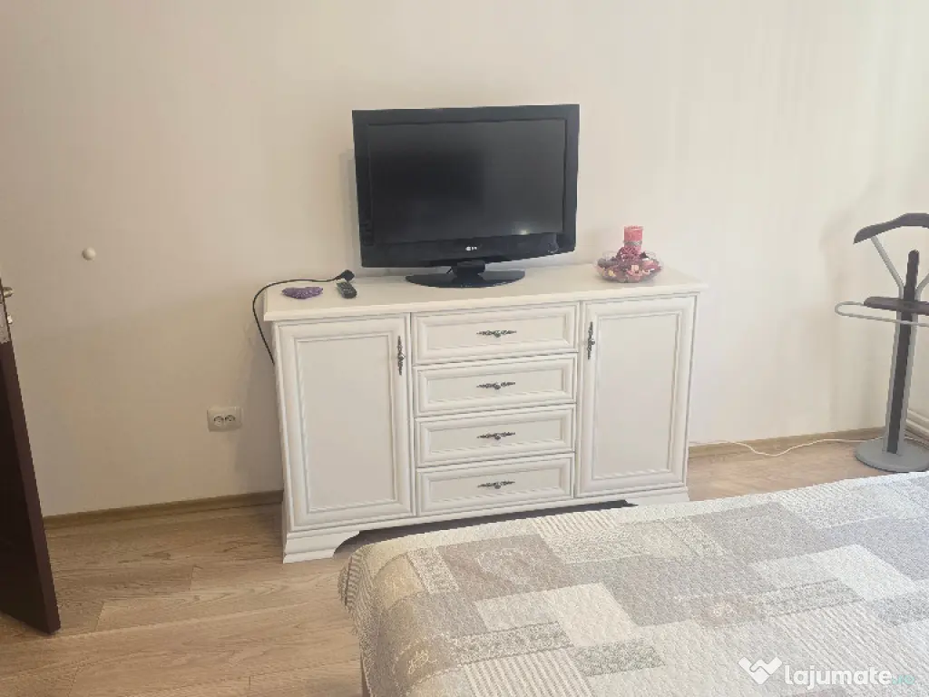 Inchiriez apartament cu 3 camere decomandat, Deva, Imp. Traia, mobilat 