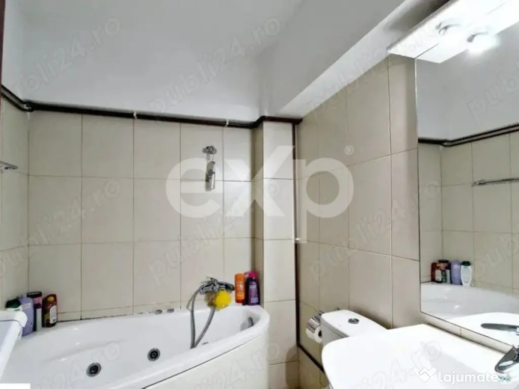 De vanzare, apartament 3 camere decomandate, etaj 3/6, zona 