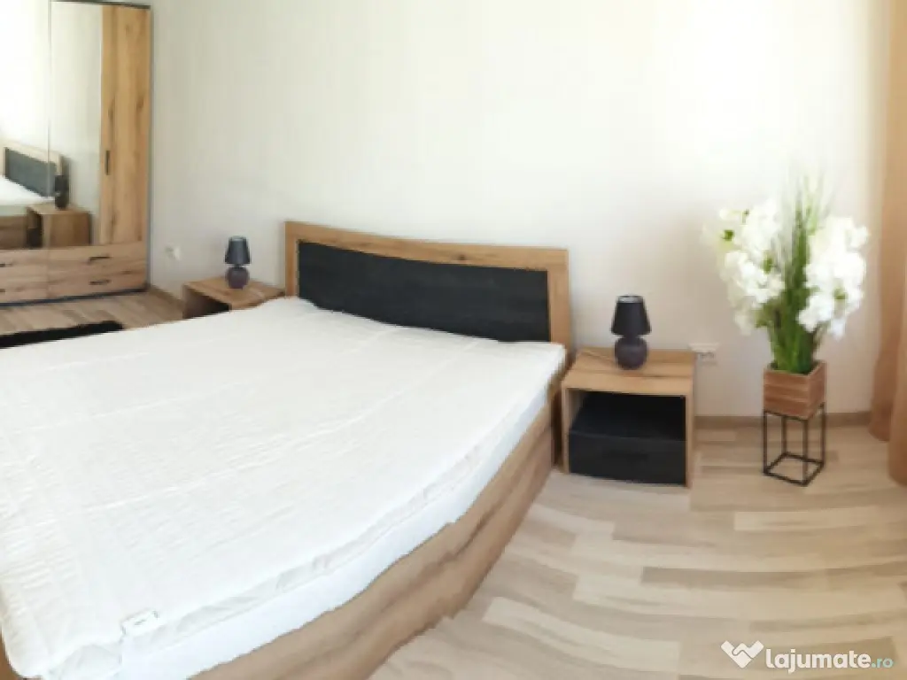 Apartament 4 camere, 100mp (împartit în 2 ap. decomandate)