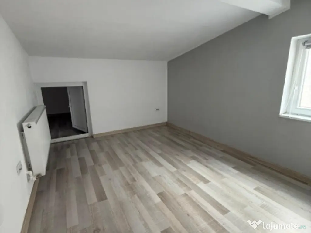 Apartament 4 camere, 100mp (împartit în 2 ap. decomandate)