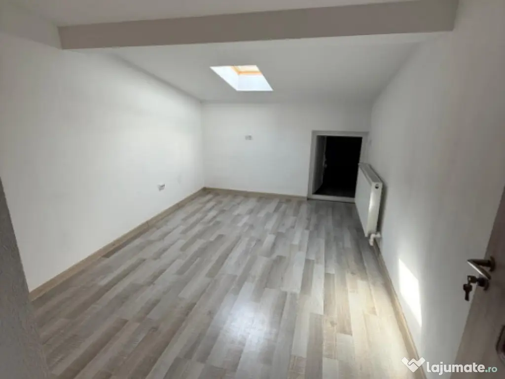 Apartament 4 camere, 100mp (împartit în 2 ap. decomandate)