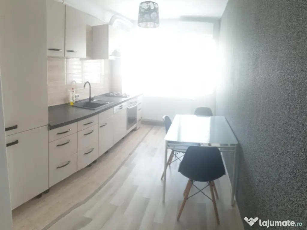 Apartament 4 camere, 100mp (împartit în 2 ap. decomandate)