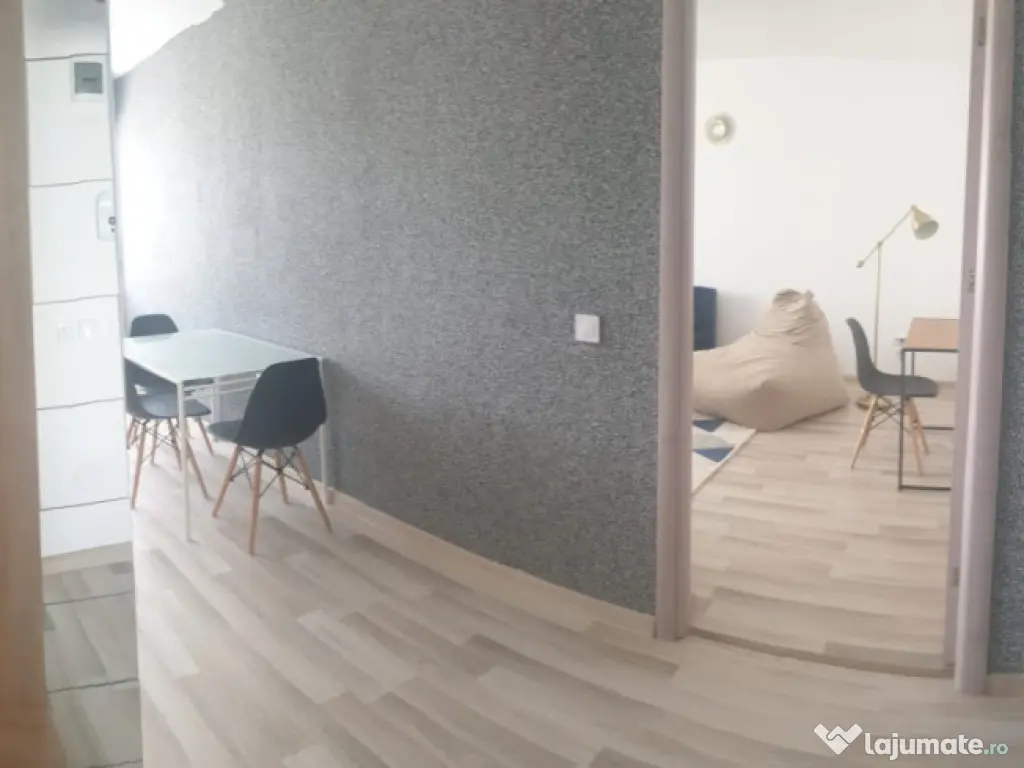 Apartament 4 camere, 100mp (împartit în 2 ap. decomandate)