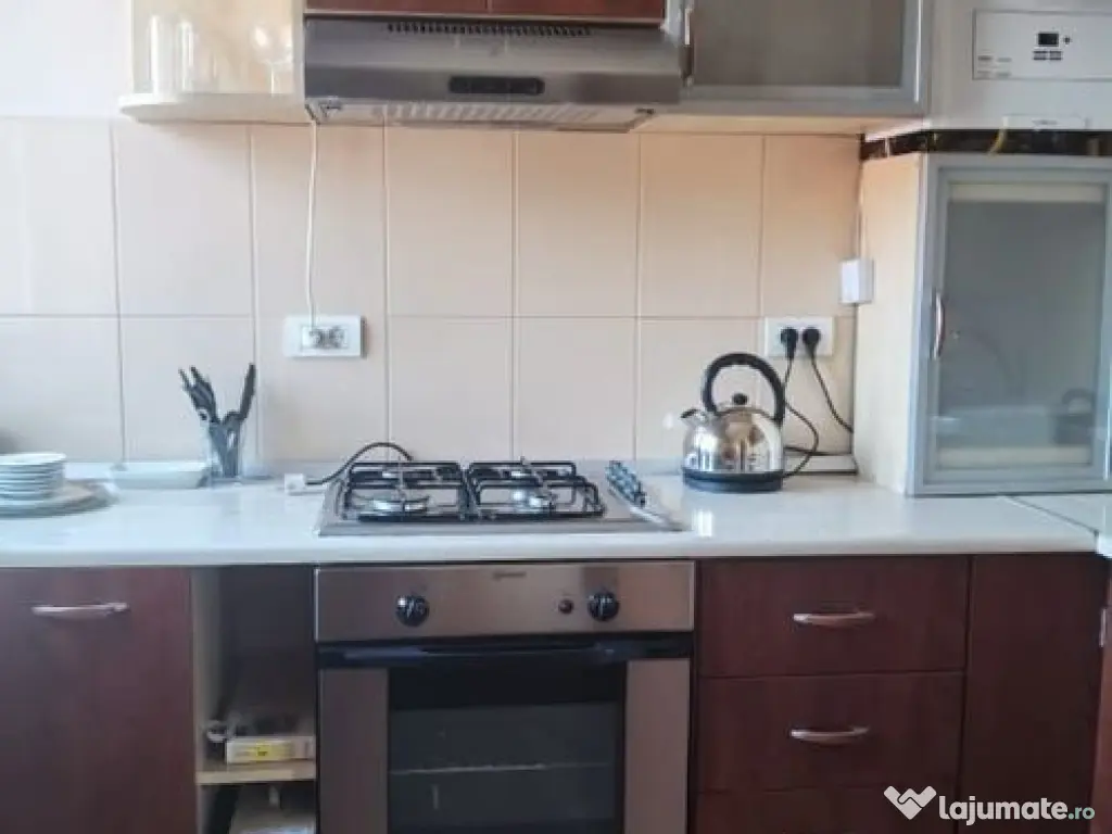 Cașin, Apartament 5 camere, renovat recent, vilă 