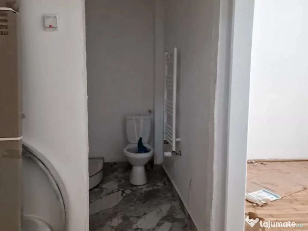 Spațiu comercial de 1,000mp de vânzare în zona P-ta Un... 