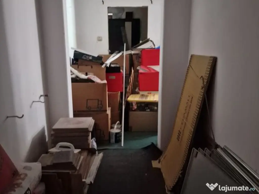 Spațiu comercial de 1,000mp de vânzare în zona P-ta Un... 