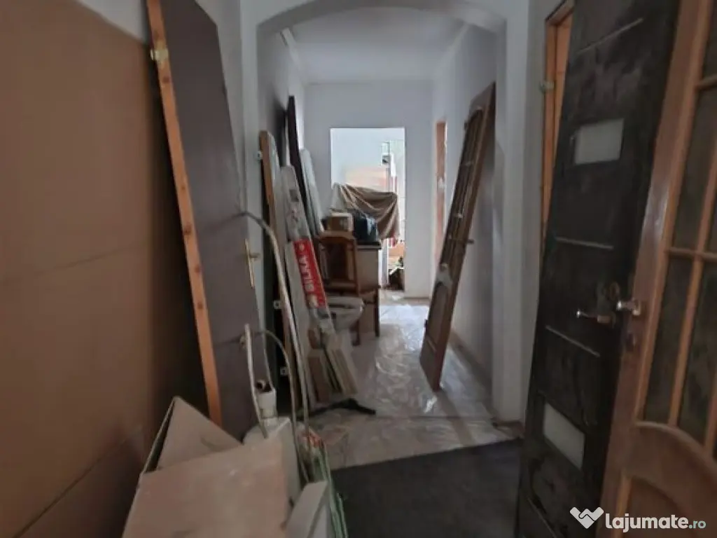 Spațiu comercial de 1,000mp de vânzare în zona P-ta Un... 