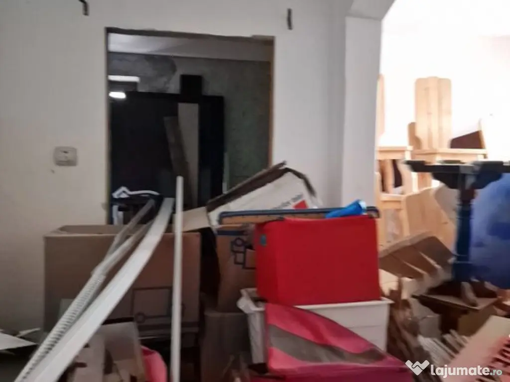 Spațiu comercial de 1,000mp de vânzare în zona P-ta Un... 