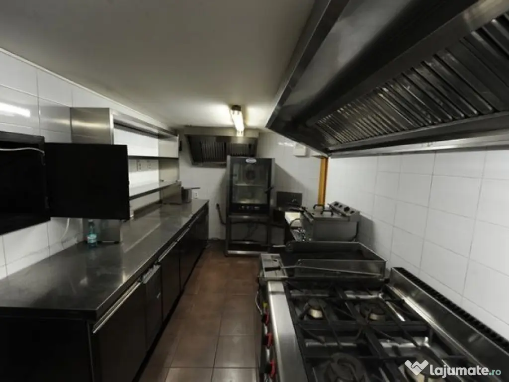 Spațiu comercial de 1,000mp de vânzare în zona P-ta Un... 