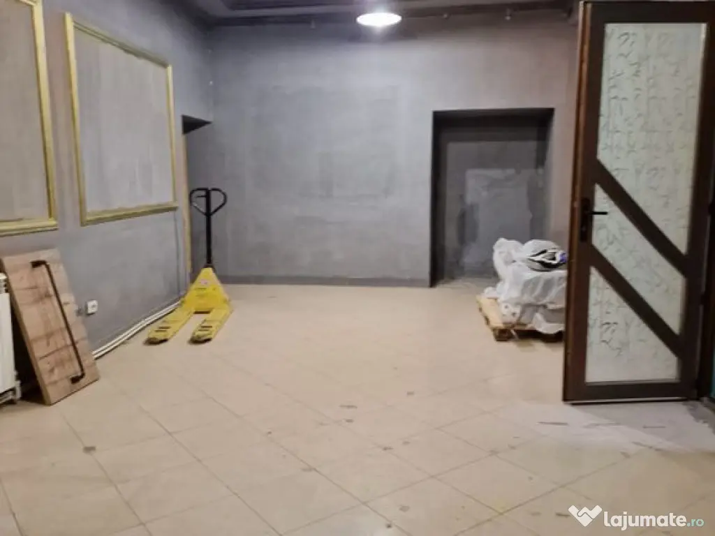 Spațiu comercial de 1,000mp de vânzare în zona P-ta Un... 