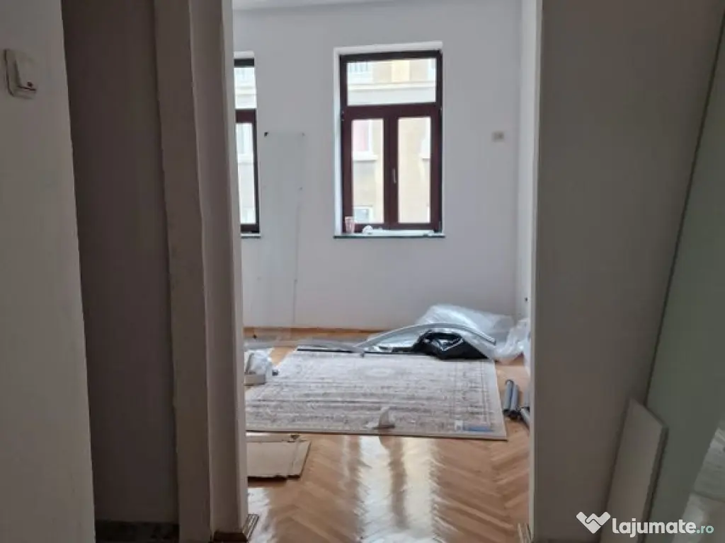 Spațiu comercial de 1,000mp de vânzare în zona P-ta Un... 