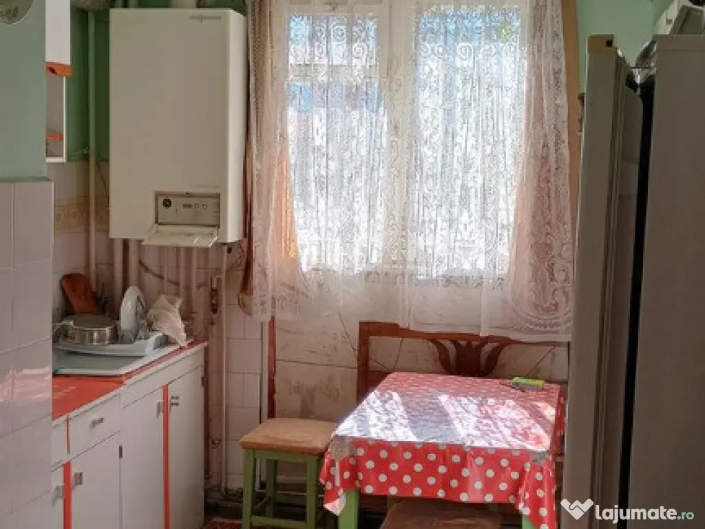 Apartament 3 camere zona GEMENII 