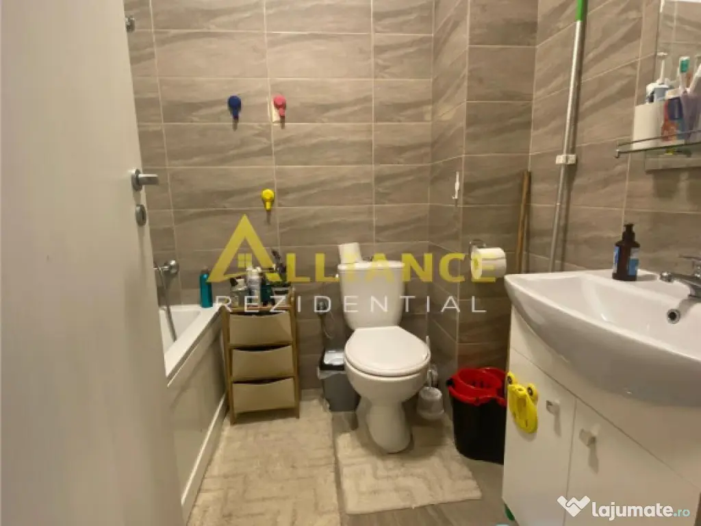 Apartament 3 camere 2 bai parcare Sector 4 