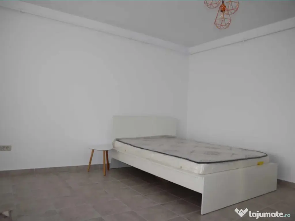 Garsoniera decomandata - zona Sanpetru