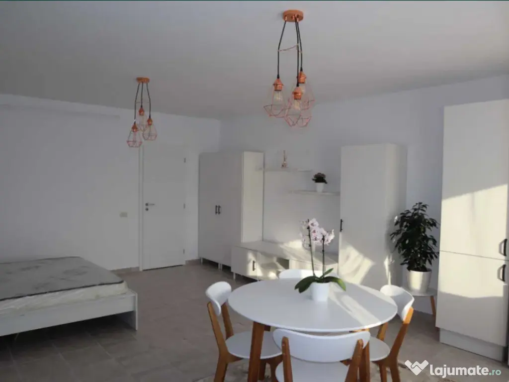 Garsoniera decomandata - zona Sanpetru